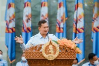 ឯកឧត្តម បណ្ឌិត ហ៊ុន ម៉ាណែតះ មន្ត្រីគណបក្សប្រជាជនកម្ពុជា បានខិតខំយកចិត្តទុកដាក់បម្រើប្រជាពលរដ្ឋតាមមូលដ្ឋានជាប់ប្រចាំដូចជាភ្លៀងរលឹម!!!