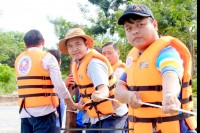 ឯកឧត្តម ប៉ាន់ ប៊ុនថន នាយករងខុទ្ទកាល័យ សម្ដេចតេជោ ហ៊ុន សែន នាយករដ្ឋមន្ត្រី នៃព្រះរាជាណាចក្រកម្ពុជា និងជាប្រធានសម្ពន្ទ័យុវជនស្រឡាញ់សន្តិភាព បានដាក់ចេញនូវភារកិច្ចដល់សាខាសម្ពន្ទ័យុវជនស្រឡាញ់សន្តិភាពគ្រប់ រាជធានី ខេត្ត ត្រូវយកចិត្តទុកដាក់សហការចូលរួម ជាមួយ អាជ្ញាធរ និង កងកម្លាំង តាមជាក់ស្ដែងនិងទាន់ពេលវេលា ក្នុងស្ថានភាពភ្លៀងធ្លាក់ខ្លាំង ប្រឈមនឹងទឹកជំនន់ !!!!