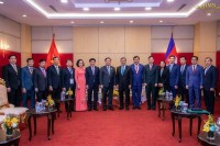 ឧត្តមសេនីយ៍ឯក ហ៊ុន ម៉ាណែត ជួបសន្ទនាជាមួយ ឯកឧត្តម វឿង ឌិញហ្វេ (VUONG DINH HUE) ប្រធានរដ្ឋសភានៃសាធារណរដ្ឋសង្គមនិយមវៀតណាម !!!!