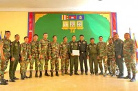ឧត្តមសេនីយ៍ឯក ហ៊ុន ម៉ាណែត និង លោកជំទាវ ពេជ ចន្ទមុន្នី ឧបត្ថម្ភស្បៀងអាហារ ប្រេងឥន្ធន: និងថវិកា ដល់សាលាពលទាហានភូមិភាគពិសេស !!!!