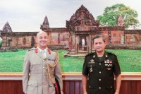 ឧត្តមសេនីយ៍ឯក ហ៊ុន ម៉ាណែត អនុញ្ញាតឱ្យសេនានុព័ន្ធអង់គ្លេសចូលជួបណែនាំខ្លួន និងពិភាក្សាការងារ !!!
