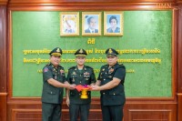 ឯកឧត្តម នាយឧត្តមសេនីយ៍ ហ៊ុន ម៉ាណែត ៖ រំលឹកដល់មន្រ្តីកងទ័ពជើងគោកទាំងអស់អោយសហការ ការពារ សន្តិសុខ ស្ថិរភាព សណ្ដាប់ធ្នាប់សាធារណៈ ខណៈកម្ពុជាមានព្រឹត្ដិការណ៍ធំៗនៅខែក្រោយ !!!!!