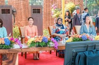 លោកជំទាវបណ្ឌិត ពេជ ចន្ទមុនី ហ៊ុន ម៉ាណែត រួមទាំងលោកជំទាវស្រ្តីទី១ នៃប្រទេសអាស៊ាន និងប្រទេសដៃគូសន្ទនារបស់អាស៊ាន អញ្ជើញទស្សនាសួន Taman Mini Indonesia Indah រដ្ឋធានីហ្សាការតា សាធារណរដ្ឋឥណ្ឌូណេស៊ី !!!!!