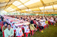 លោកជំទាវបណ្ឌិត ពេជ ចន្ទមុន្នី ហ៊ុនម៉ាណែត ចែកអំណោយជូនប្រជាជនងាយរងគ្រោះបំផុត ១៣២៩គ្រួសារ ក្នុងខេត្តកំពង់ស្ពឺ !!!!!