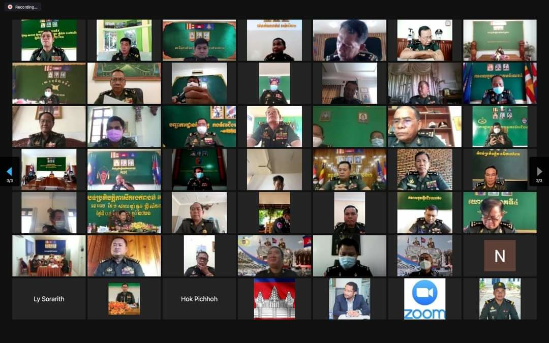 ឯកឧត្តម ឧត្តមសេនីយ៍ឯក ហ៊ុន ម៉ាណែត អគ្គមេបញ្ជាការរង នៃកងយោធពលខេមរភូមិន្ទ និងជា មេបញ្ជាការកងទ័ពជើងគោក បញ្ជាដល់កងកម្លាំងការពារព្រំដែន ត្រូវទប់ស្កាត់ ការឆ្លងចេញ-ចូលព្រំដែន ដែលជាហានិភ័យ នាំយក ជម្ងឺកូវីដ ១៩ ចូលមកកម្ពុជា !!!!!