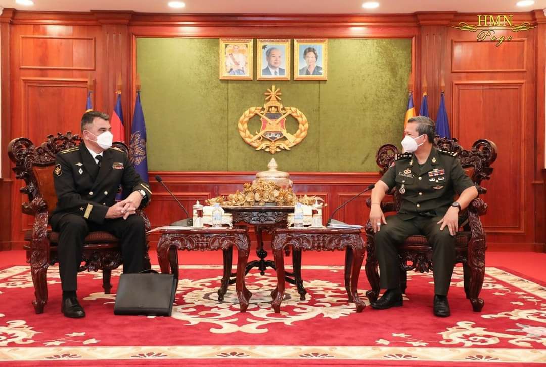 ឯកឧត្តម ឧត្តមសេនីយ៍ឯក ហ៊ុន ម៉ាណែត អគ្គមេបញ្ជាការរង នៃ កងយោធពលខេមរភូមិន្ទនិងជា មេបញ្ជាការកងទ័ពជើងគោក បានអនុញ្ញាតឱ្យអនុព័ន្ធយោធានៃសហព័ន្ធរុស្ស៊ីប្រចាំនៅកម្ពុជាដែលបញ្ចប់អាណត្តិ និងអនុព័ន្ធយោធាថ្មី ជួបសម្តែងការគួរសម និងពិភាក្សាការងារ !!!!!
