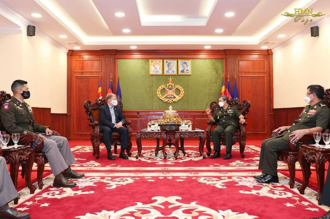 មេបញ្ជាការកងទ័ពជើងគោក នៃកងយោធពលខេមរភូមិន្ទ បានទទួលជួបពិភាក្សាការងារជាមួយ ឯកអគ្គរដ្ឋទូតសហរដ្ឋអាមេរិកប្រចាំនៅកម្ពុជា និងអនុព័ន្ធយោធាសហរដ្ឋអាមេរិកតែងតាំងថ្មី !!!!