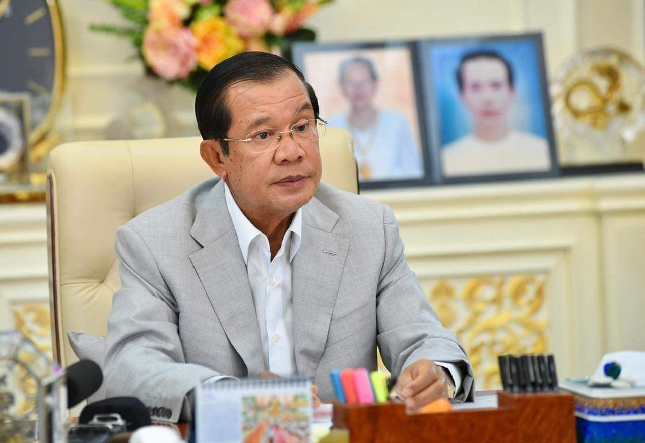 នាយទាហាន នាយទាហានរងនិងពលទាហានទាំងអស់ នៃកងទ័ពជើងគោក ប្រកាសគាំទ្រ គំនិតផ្ដួចផ្ដើម របស់ សម្ដេចតេជោ ហ៊ុន សែន ក្នុងការធ្វើវិសោធនកម្មរដ្ឋធម្មនុញ្ញ និងច្បាប់ពាក់ព័ន្ធ កំណត់ឲ្យថ្នាក់ដឹកនាំកំពូលរបស់ជាតិ មានសញ្ជាតិតែមួយគត់ គឺសញ្ជាតិខ្មែរ !!!!!