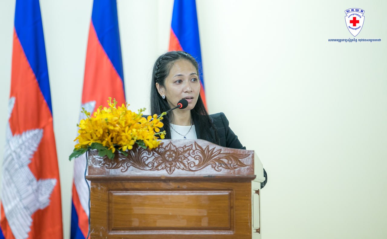 លោកជំទាវបណ្ឌិត ពេជ ចន្ទមុន្នី ចែករំលែកបទពិសោធន៍ដល់និស្សិតអាហារូបករណ៍សម្តេចតេជោ ហ៊ុន សែន !!!!!
