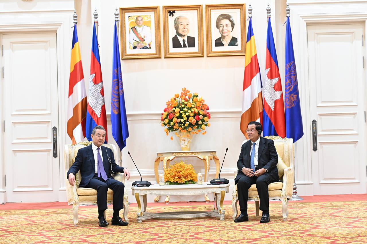 ឯកឧត្តម វ៉ាង យី រដ្ឋមន្ត្រីការបរទេសចិន មានជំនឿថាក្រោមការដឹកនាំ របស់ ឯកឧត្តមកិត្តិទេសាភិបាលបណ្ឌិត ហ៊ុន ម៉ាណែត កិច្ចសហប្រតិបត្តិការរវាងកម្ពុជា និងចិន នឹងរីកចម្រើនឡើងកាន់តែធំធាត់ !!!!!
