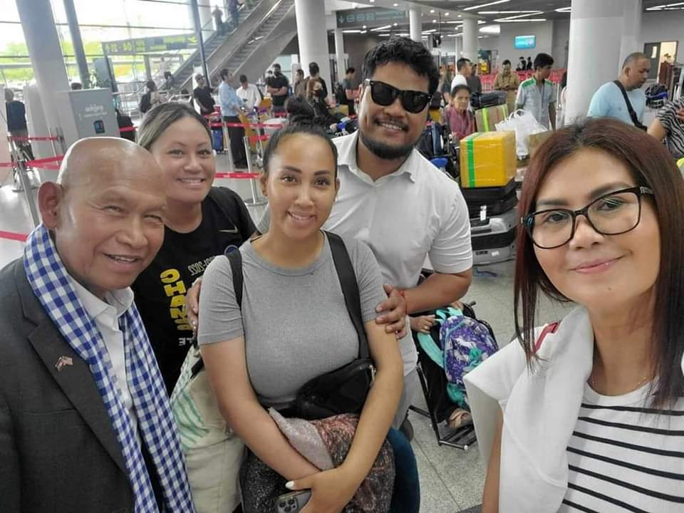 សម្តេចមហាបវរធិបតី ហ៊ុន ម៉ាណែត នាយករដ្ឋមន្ត្រី នៃព្រះរាជាណាចក្រកម្ពុជាបានថ្លែងអរគុណដល់លោក David Soth ដោយបានសម្របសម្រួលជាមួយនឹងក្រុមហ៊ុនផ្សាយពាណិជ្ជកម្មតាមផ្ទាំងប៉ាណូ (ឬ ផ្សាយពាណិជ្ជកម្មតាម billboard ) !!!!!