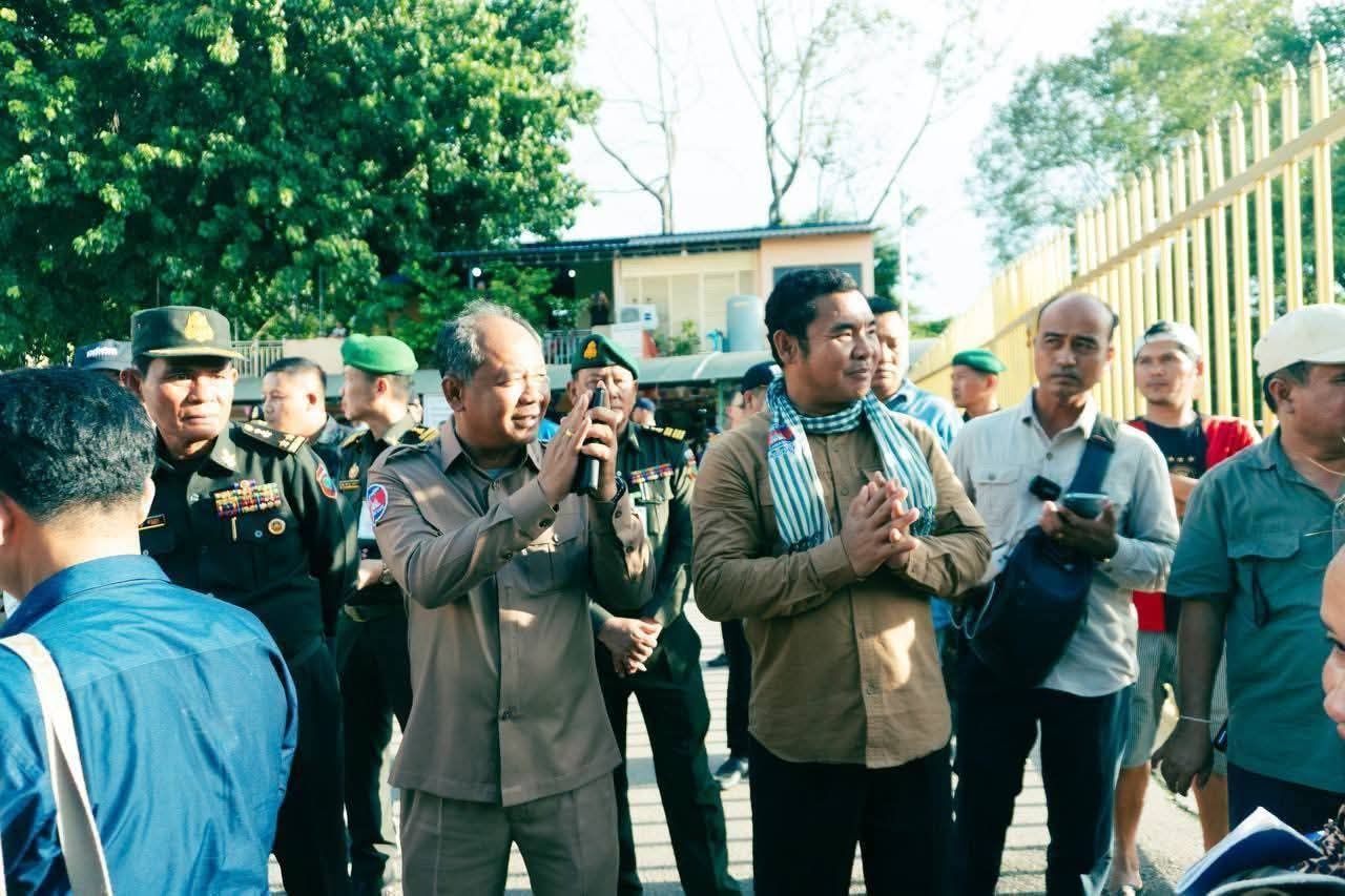 ប្រជាពលរដ្ឋនាំគ្នាគាំទ្រ ការដឹកនាំរបស់ ឯកឧត្តមបណ្ឌិតប៉ាន់ ខែមប៊ុនថន នៅក្នុងទឹកដីខេត្តបន្ទាយមានជ័យ !!!!!