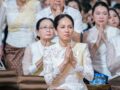 លោកជំទាវបណ្ឌិត ពេជ ចន្ទមុន្នី ហ៊ុនម៉ាណែត រួមជាមួយនឹងលោកឪពុក អ្នកម្តាយ សហការី និងកូនៗសមាជិការបស់ សមាគមកាយឫទ្ធិនារីកម្ពុជា ព្រមទាំងពុទ្ធបរិស័ទចំណុះជើងវត្ត អញ្ជើញចូលរួមពិធីសូត្រមន្តចូលវេនកាន់បិណ្ឌទី៨ នៃពិធីបុណ្យកាន់បិណ្ឌ នៅពុទ្ធមណ្ឌលវិបស្សនាធុរៈ នៃព្រះរាជាណាចក្រកម្ពុជា (ភ្នំព្រះរាជទ្រព្យ) ស្ថិតក្នុងភូមិភ្នំ ឃុំផ្សារដែក ស្រុកពញាឮ ខេត្តកណ្តាល !!!!!